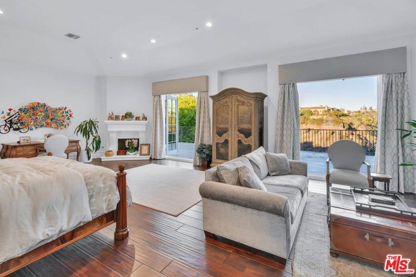Los Angeles, California, 90077, United States, 5 Bedrooms Bedrooms, ,6 BathroomsBathrooms,Residential,For Sale,1790083