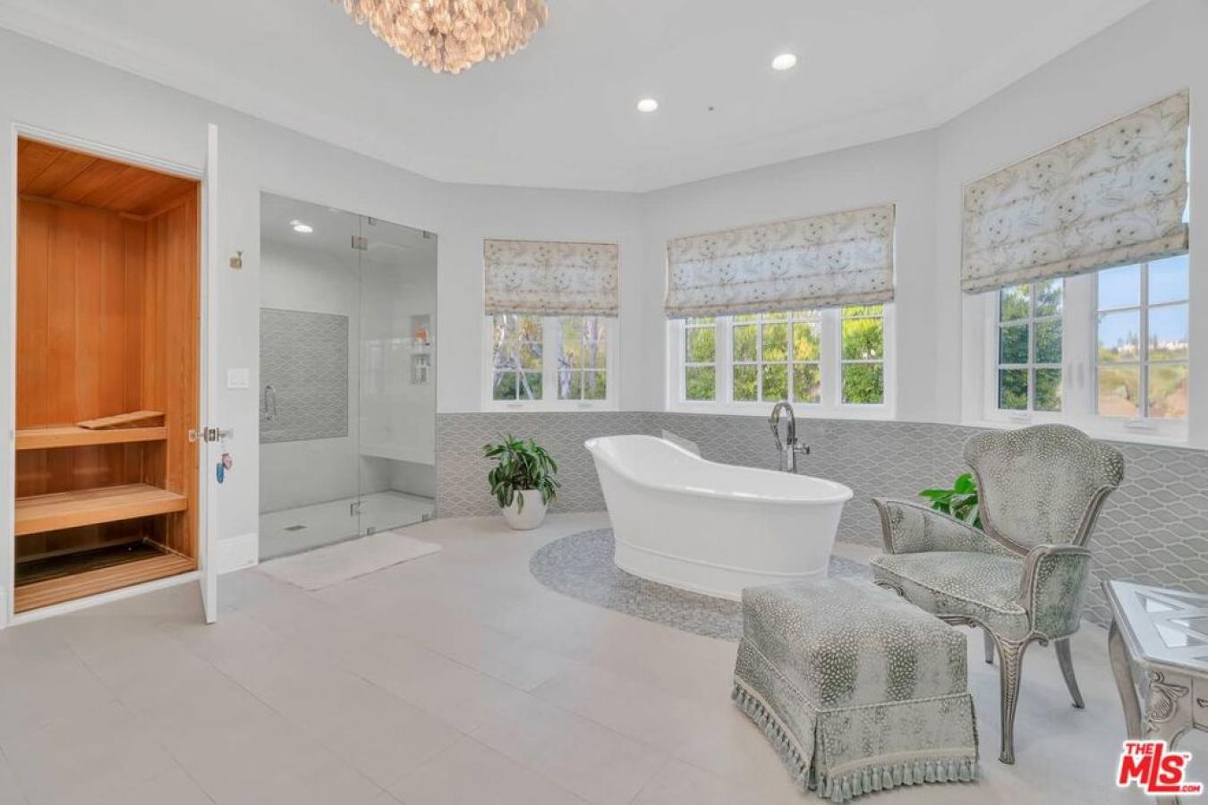 Los Angeles, California, 90077, United States, 5 Bedrooms Bedrooms, ,6 BathroomsBathrooms,Residential,For Sale,1790083