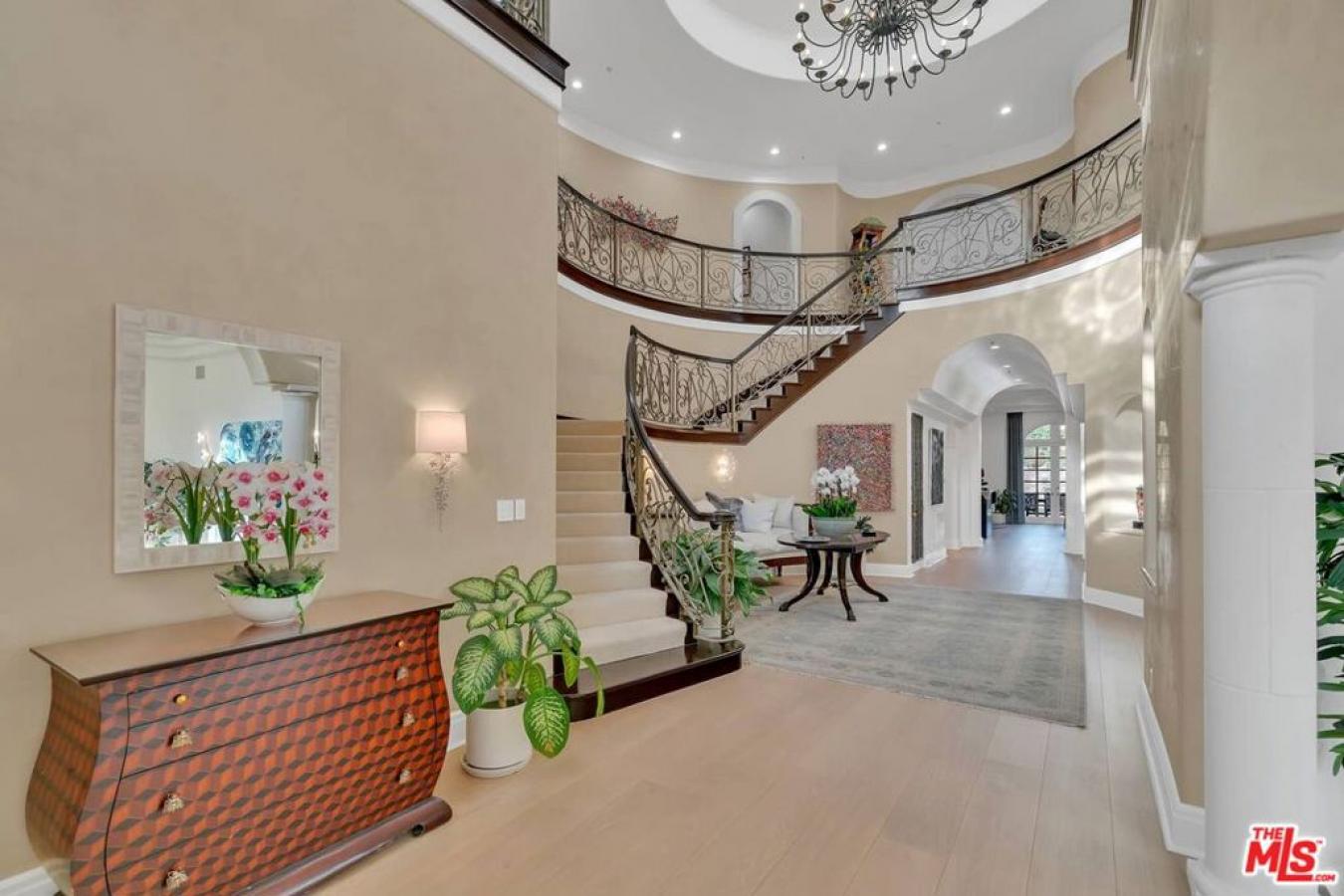 Los Angeles, California, 90077, United States, 5 Bedrooms Bedrooms, ,6 BathroomsBathrooms,Residential,For Sale,1790083