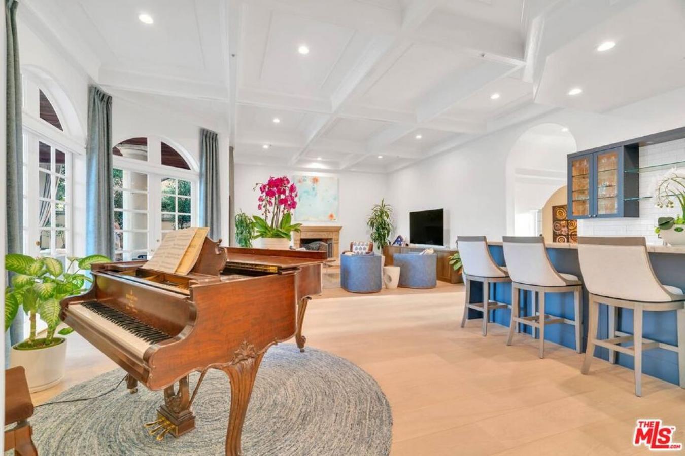 Los Angeles, California, 90077, United States, 5 Bedrooms Bedrooms, ,6 BathroomsBathrooms,Residential,For Sale,1790083