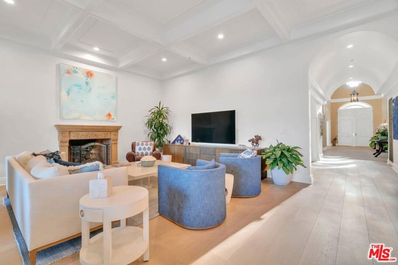 Los Angeles, California, 90077, United States, 5 Bedrooms Bedrooms, ,6 BathroomsBathrooms,Residential,For Sale,1790083