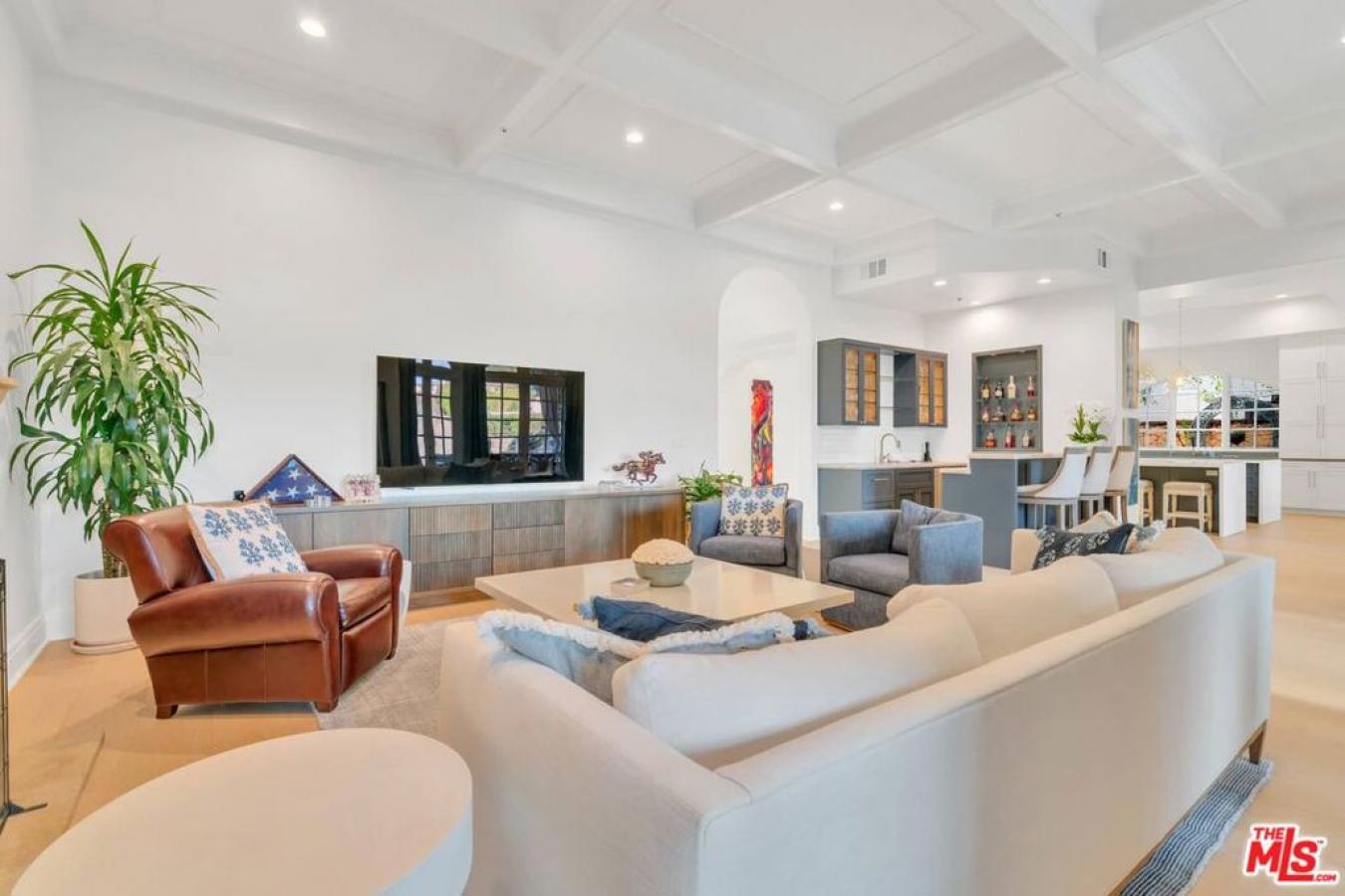 Los Angeles, California, 90077, United States, 5 Bedrooms Bedrooms, ,6 BathroomsBathrooms,Residential,For Sale,1790083