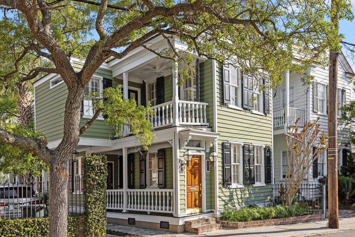 Charleston, South Carolina, 29401, United States, 2 Bedrooms Bedrooms, ,2 BathroomsBathrooms,Residential,For Sale,1797372