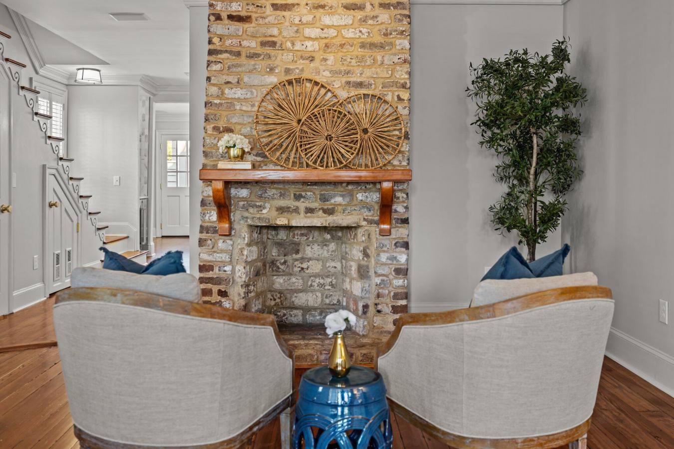 Charleston, South Carolina, 29401, United States, 2 Bedrooms Bedrooms, ,2 BathroomsBathrooms,Residential,For Sale,1797372