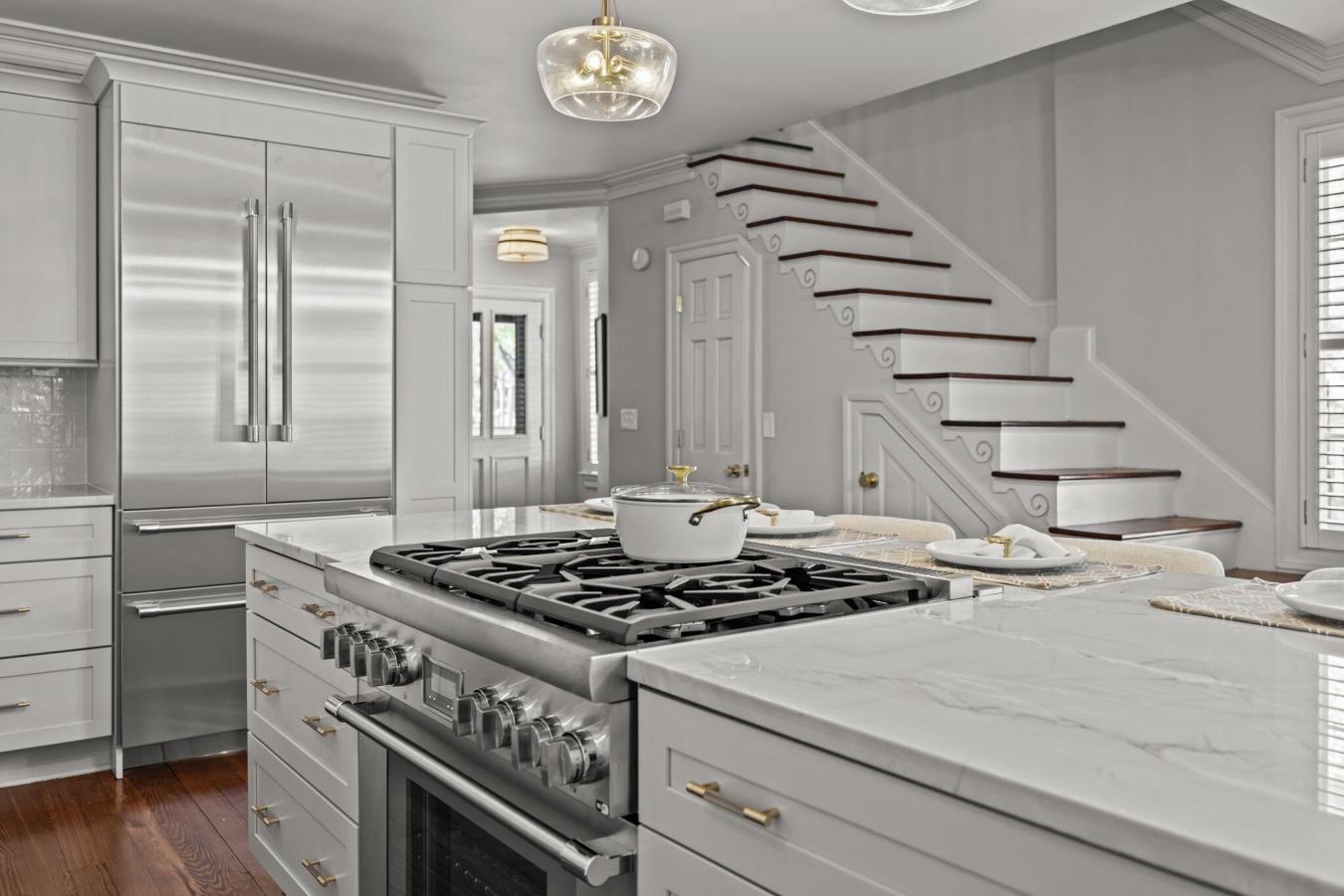 Charleston, South Carolina, 29401, United States, 2 Bedrooms Bedrooms, ,2 BathroomsBathrooms,Residential,For Sale,1797372
