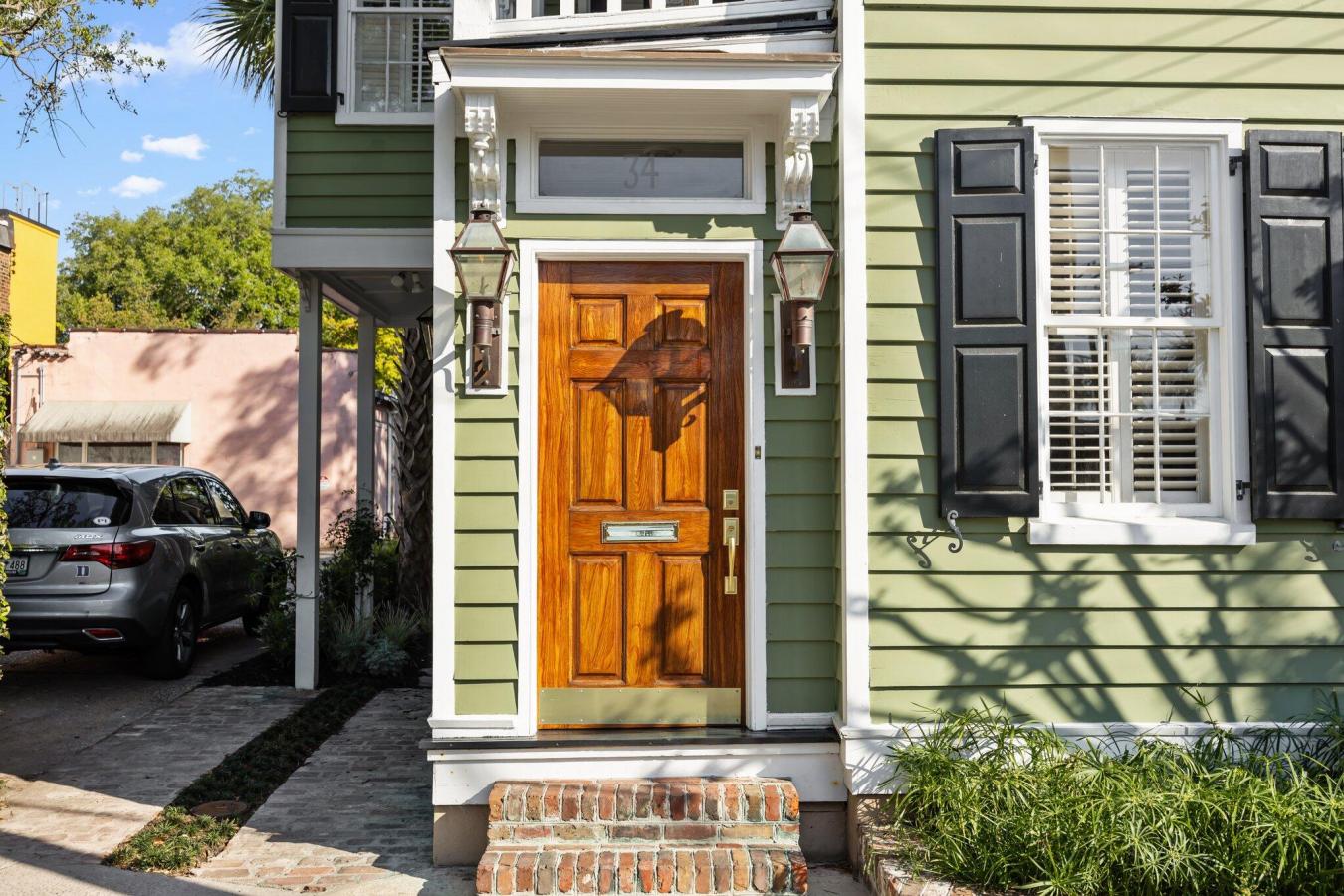 Charleston, South Carolina, 29401, United States, 2 Bedrooms Bedrooms, ,2 BathroomsBathrooms,Residential,For Sale,1797372