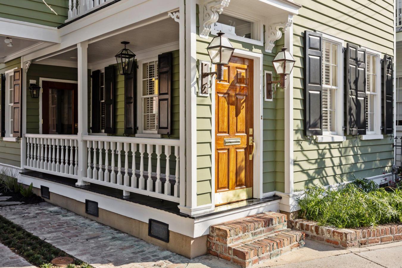 Charleston, South Carolina, 29401, United States, 2 Bedrooms Bedrooms, ,2 BathroomsBathrooms,Residential,For Sale,1797372