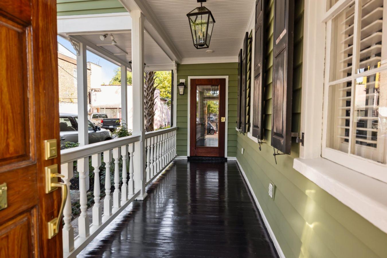 Charleston, South Carolina, 29401, United States, 2 Bedrooms Bedrooms, ,2 BathroomsBathrooms,Residential,For Sale,1797372