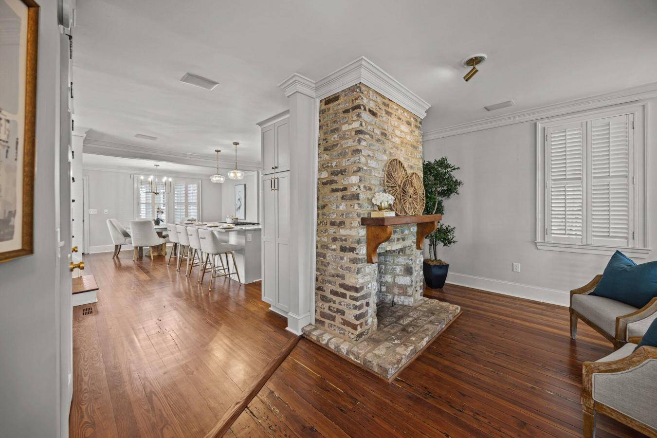 Charleston, South Carolina, 29401, United States, 2 Bedrooms Bedrooms, ,2 BathroomsBathrooms,Residential,For Sale,1797372