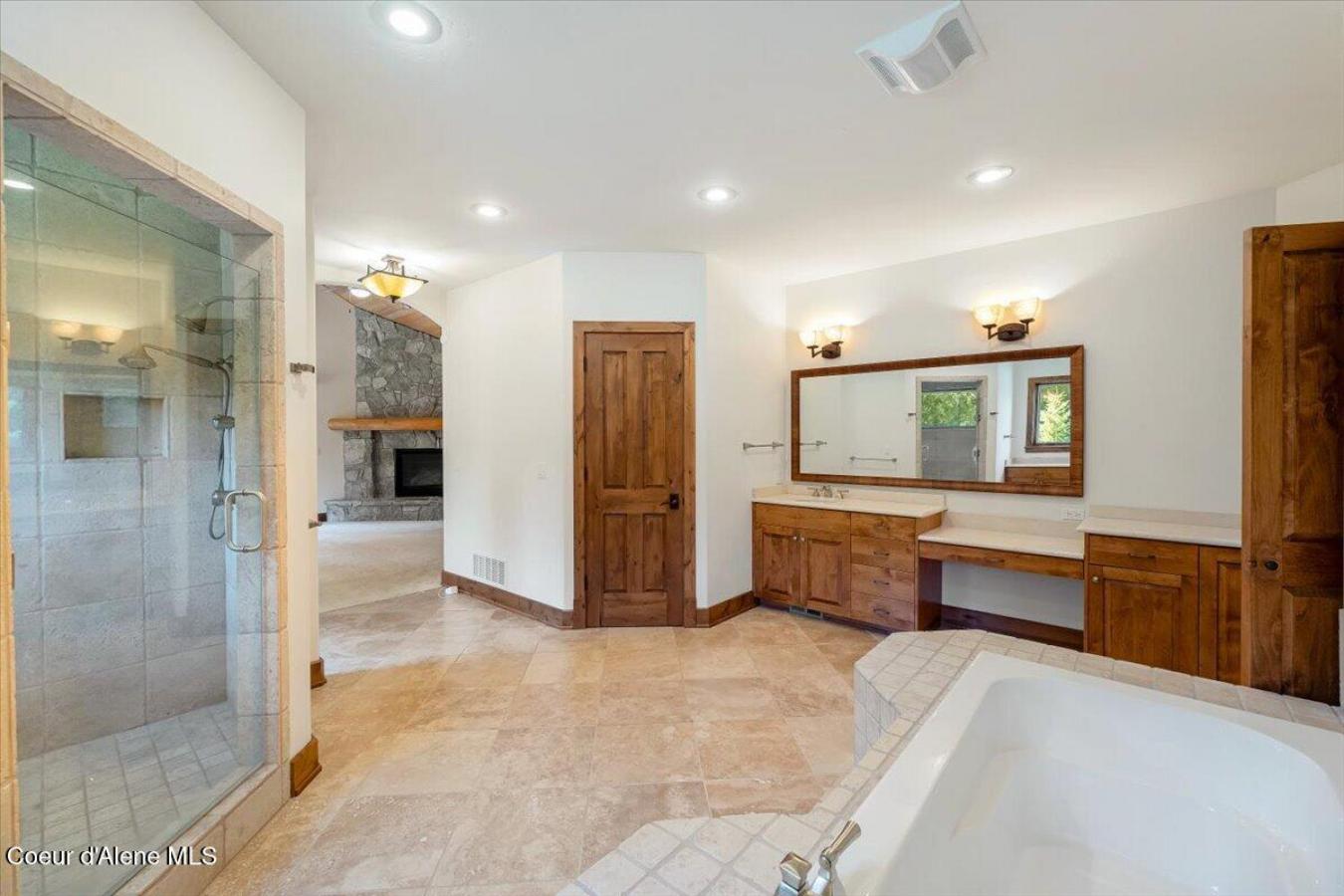 Sagle, Idaho, 83860, United States, 5 Bedrooms Bedrooms, ,Residential,For Sale,1797369