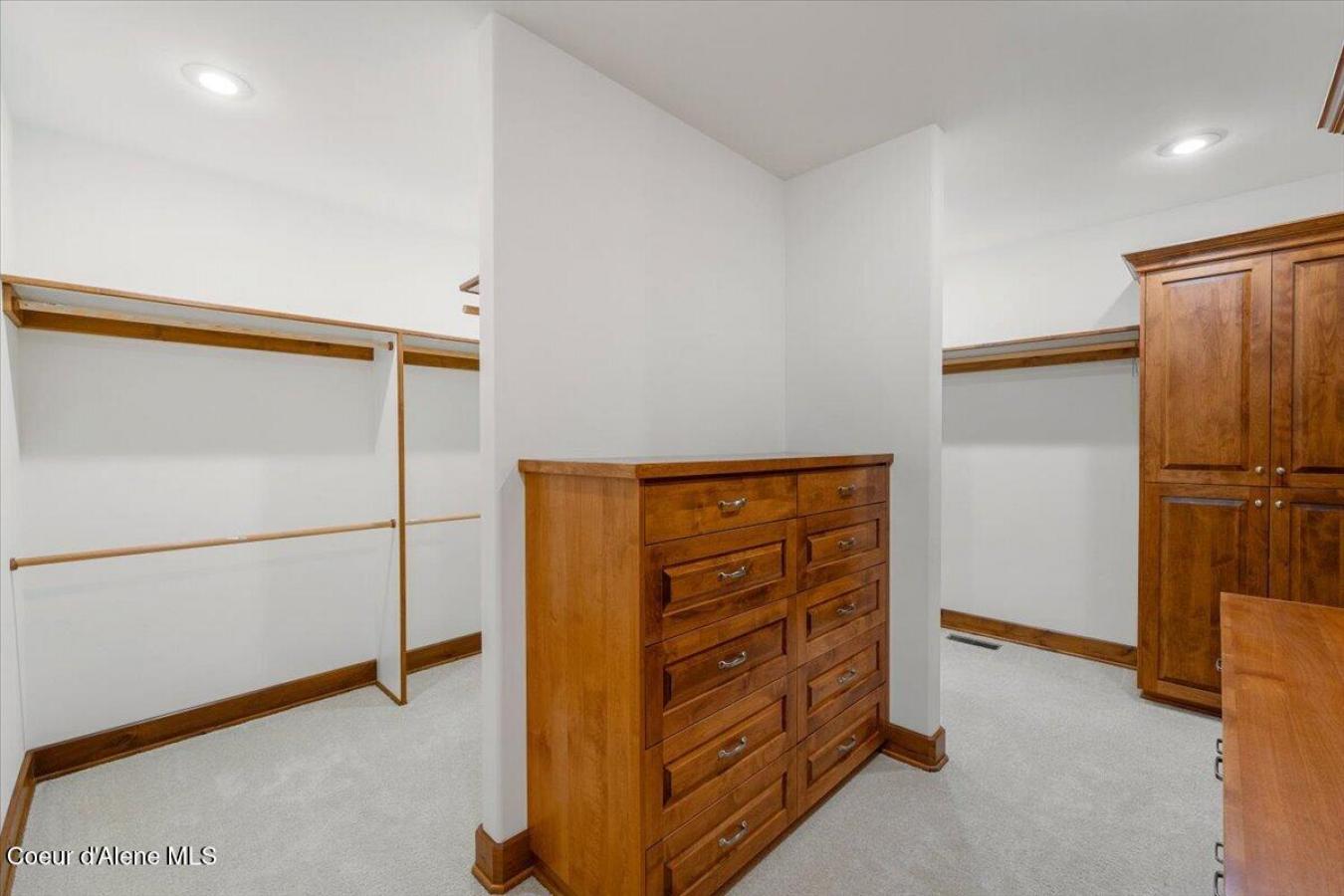 Sagle, Idaho, 83860, United States, 5 Bedrooms Bedrooms, ,Residential,For Sale,1797369