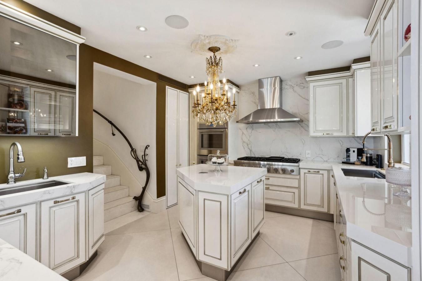 Islamorada, Florida, 33036, United States, 7 Bedrooms Bedrooms, ,7 BathroomsBathrooms,Residential,For Sale,1786977