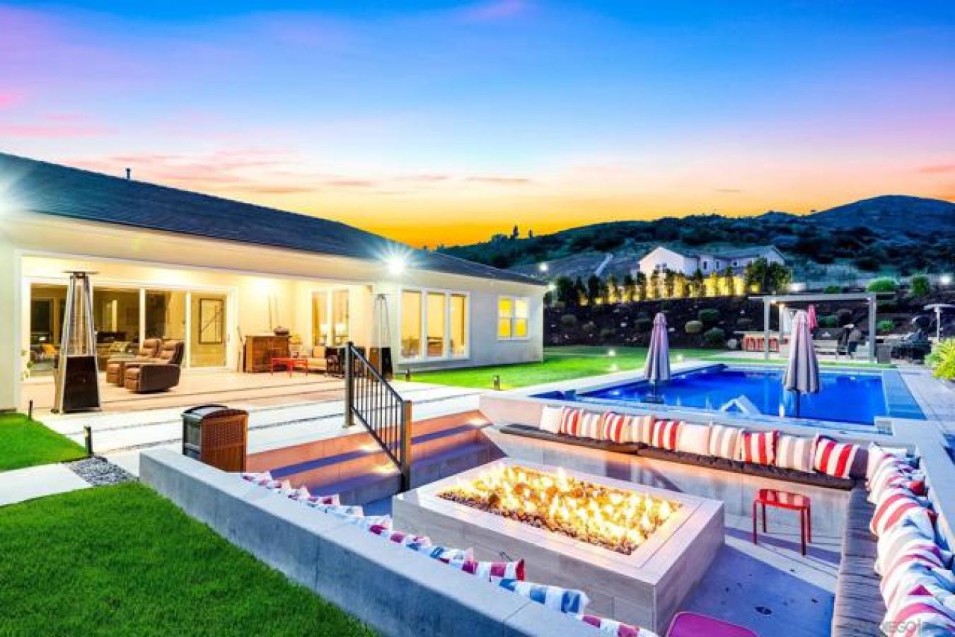Escondido, California, 92029, United States, 4 Bedrooms Bedrooms, ,5 BathroomsBathrooms,Residential,For Sale,1797365