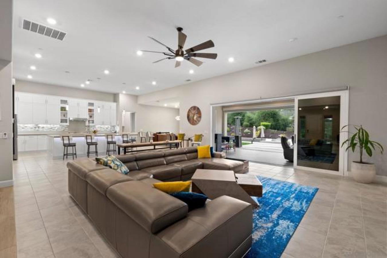 Escondido, California, 92029, United States, 4 Bedrooms Bedrooms, ,5 BathroomsBathrooms,Residential,For Sale,1797365