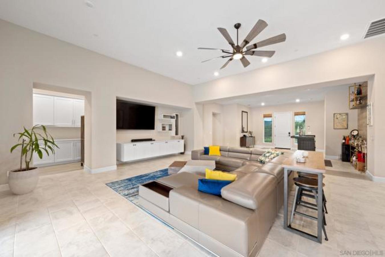 Escondido, California, 92029, United States, 4 Bedrooms Bedrooms, ,5 BathroomsBathrooms,Residential,For Sale,1797365