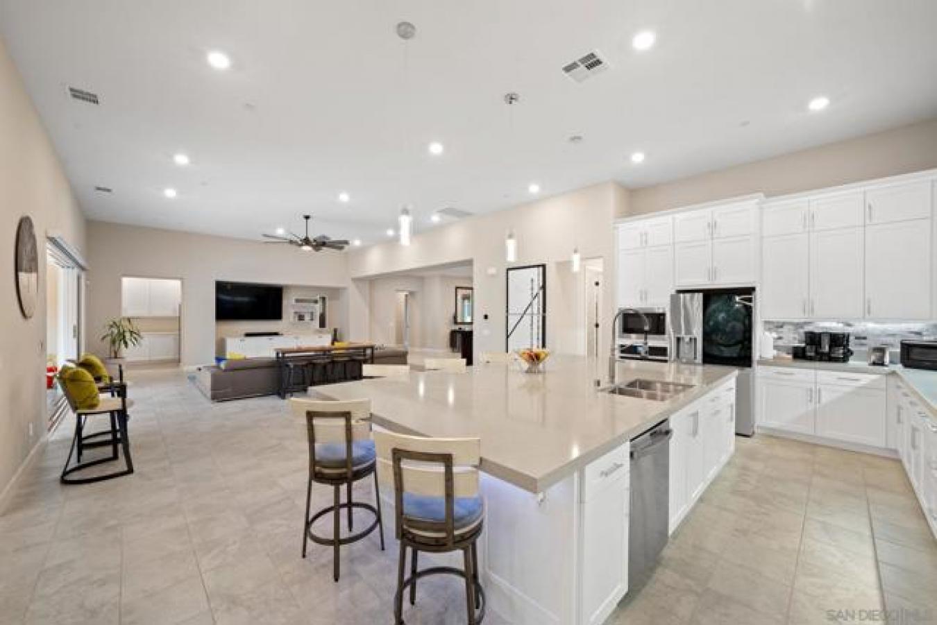 Escondido, California, 92029, United States, 4 Bedrooms Bedrooms, ,5 BathroomsBathrooms,Residential,For Sale,1797365