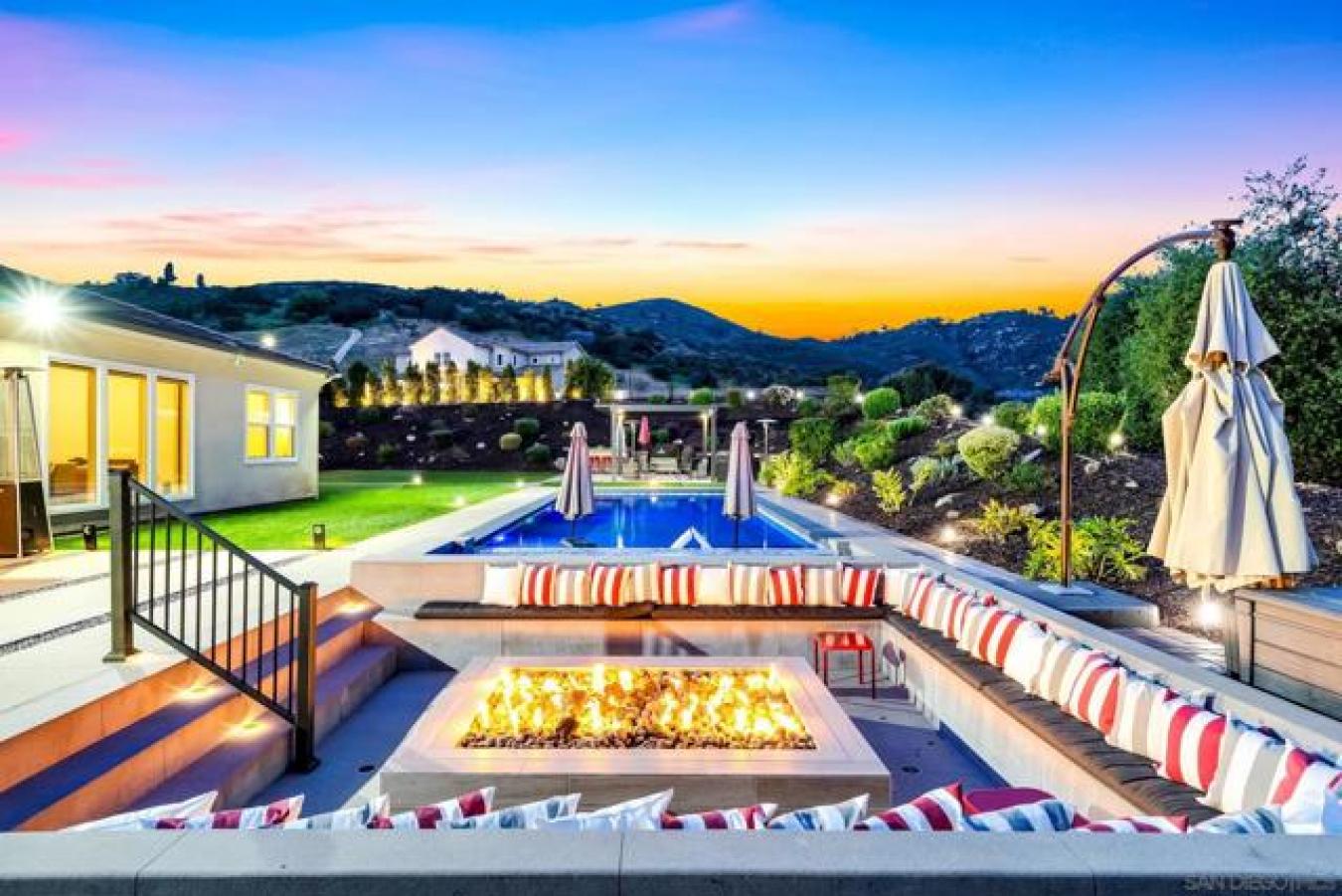 Escondido, California, 92029, United States, 4 Bedrooms Bedrooms, ,5 BathroomsBathrooms,Residential,For Sale,1797365