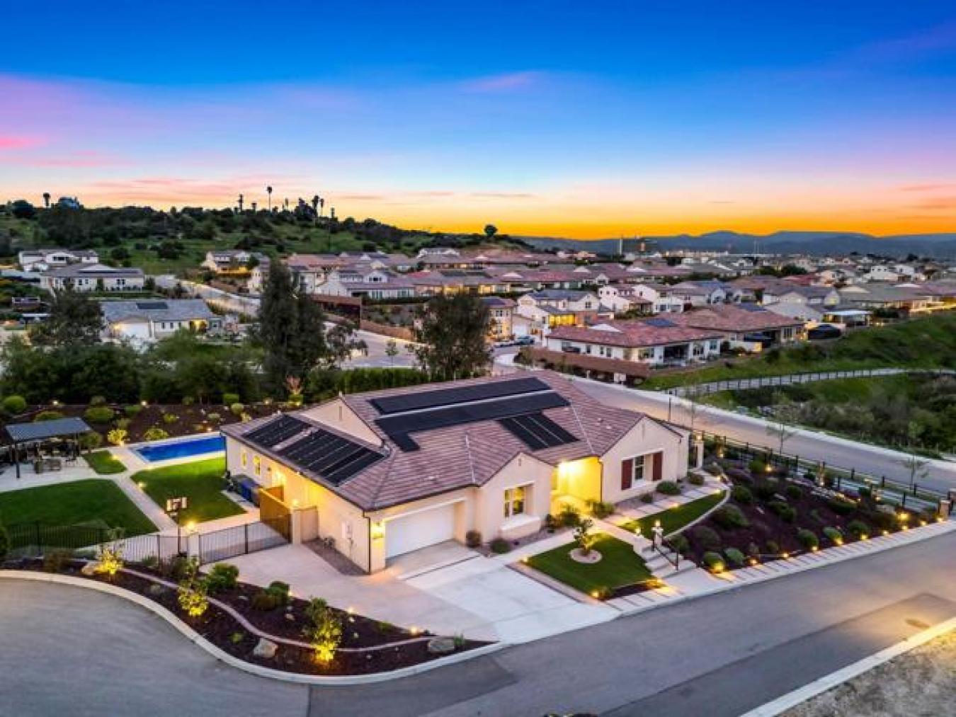Escondido, California, 92029, United States, 4 Bedrooms Bedrooms, ,5 BathroomsBathrooms,Residential,For Sale,1797365