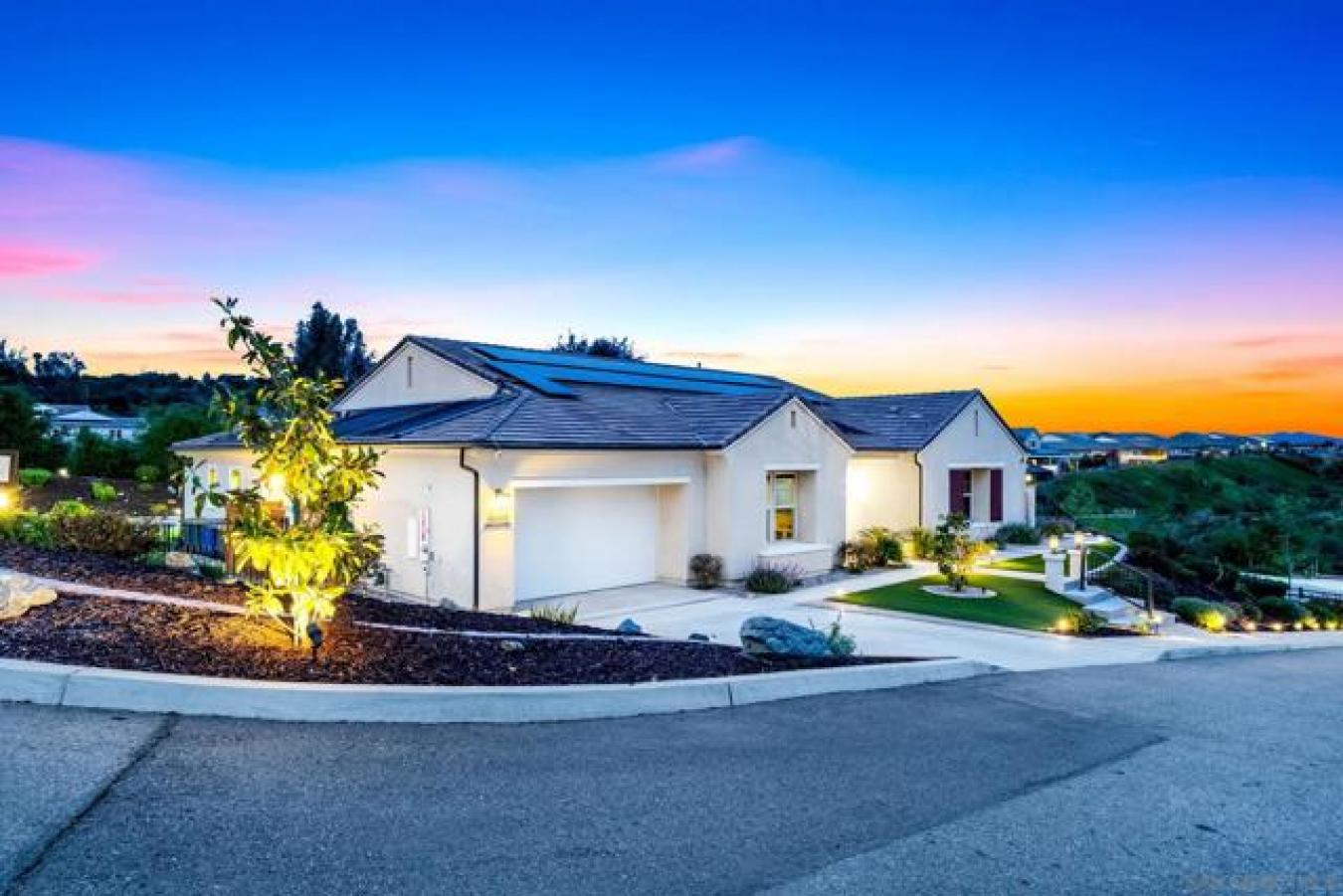 Escondido, California, 92029, United States, 4 Bedrooms Bedrooms, ,5 BathroomsBathrooms,Residential,For Sale,1797365