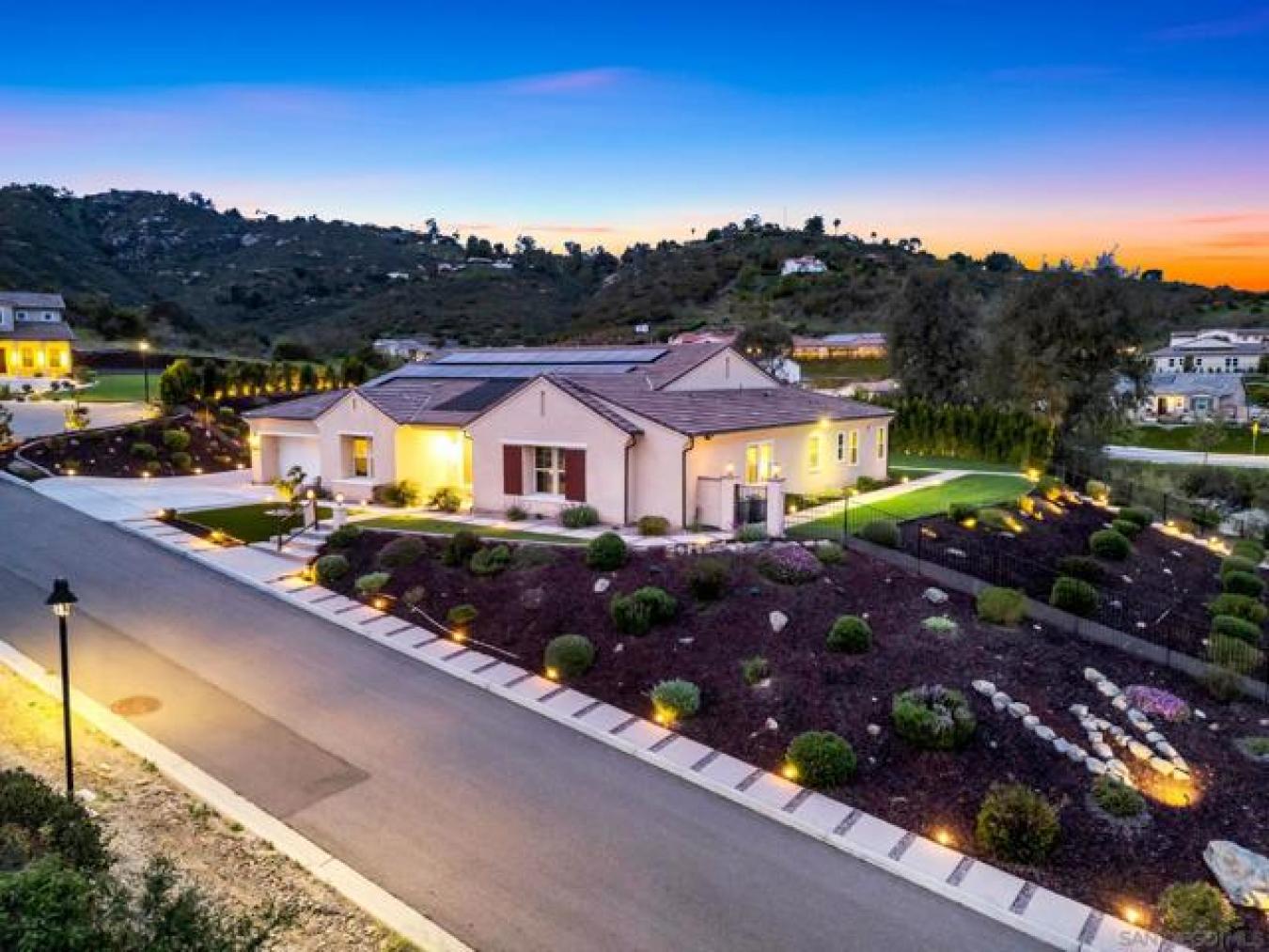 Escondido, California, 92029, United States, 4 Bedrooms Bedrooms, ,5 BathroomsBathrooms,Residential,For Sale,1797365