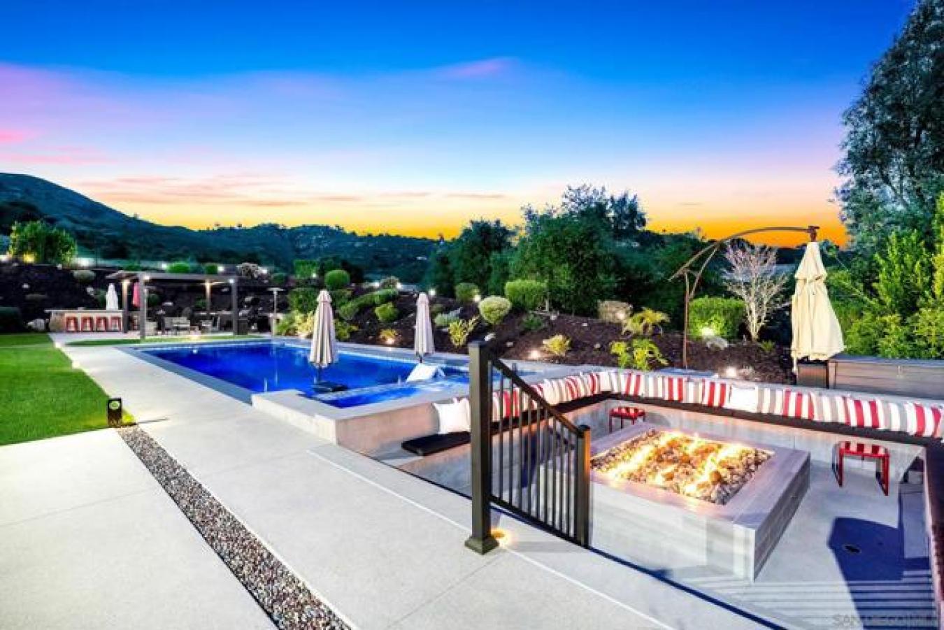 Escondido, California, 92029, United States, 4 Bedrooms Bedrooms, ,5 BathroomsBathrooms,Residential,For Sale,1797365