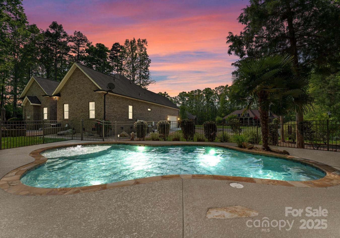 Davidson, North Carolina, 28036, United States, 4 Bedrooms Bedrooms, ,2 BathroomsBathrooms,Residential,For Sale,1797356