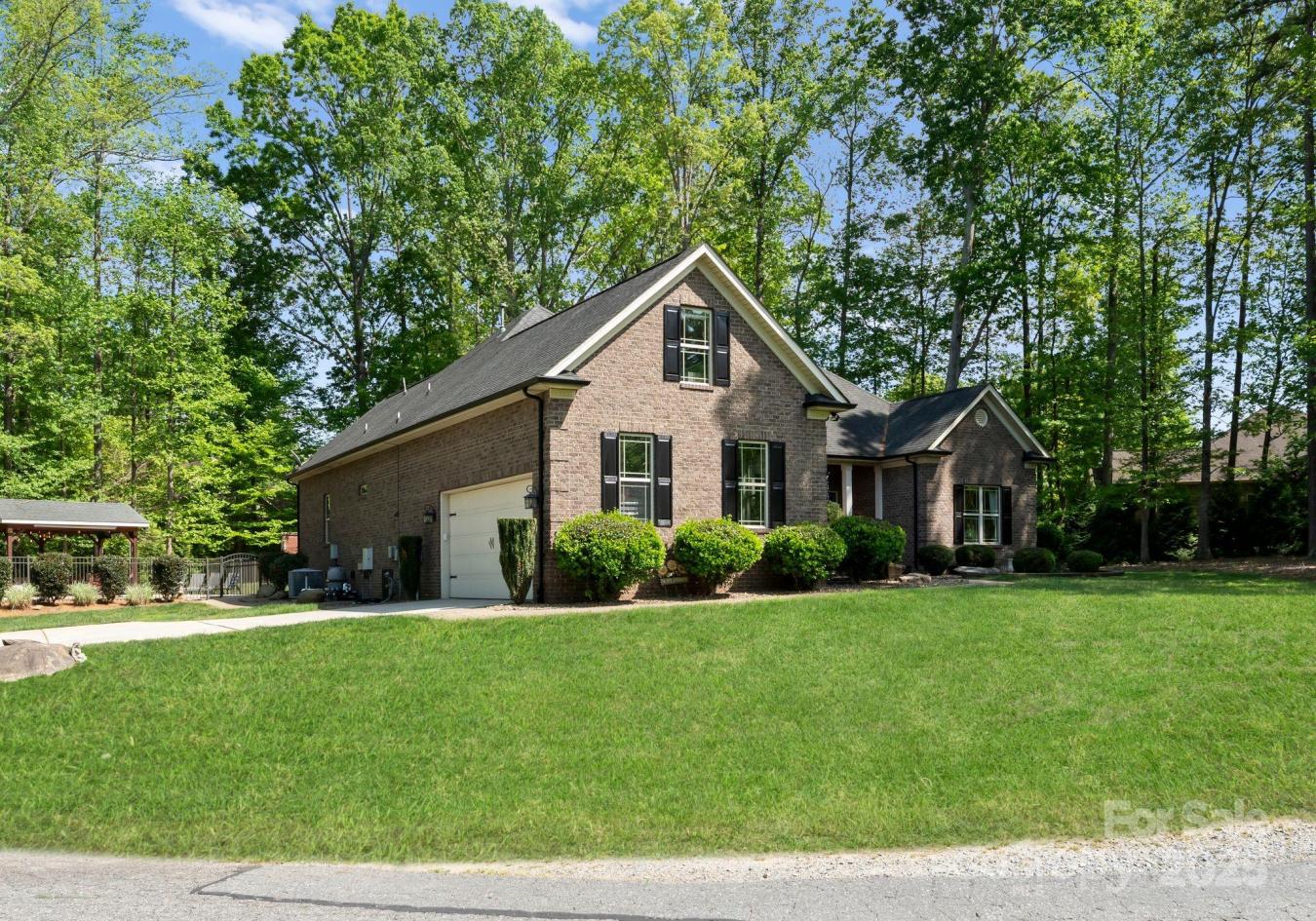 Davidson, North Carolina, 28036, United States, 4 Bedrooms Bedrooms, ,2 BathroomsBathrooms,Residential,For Sale,1797356
