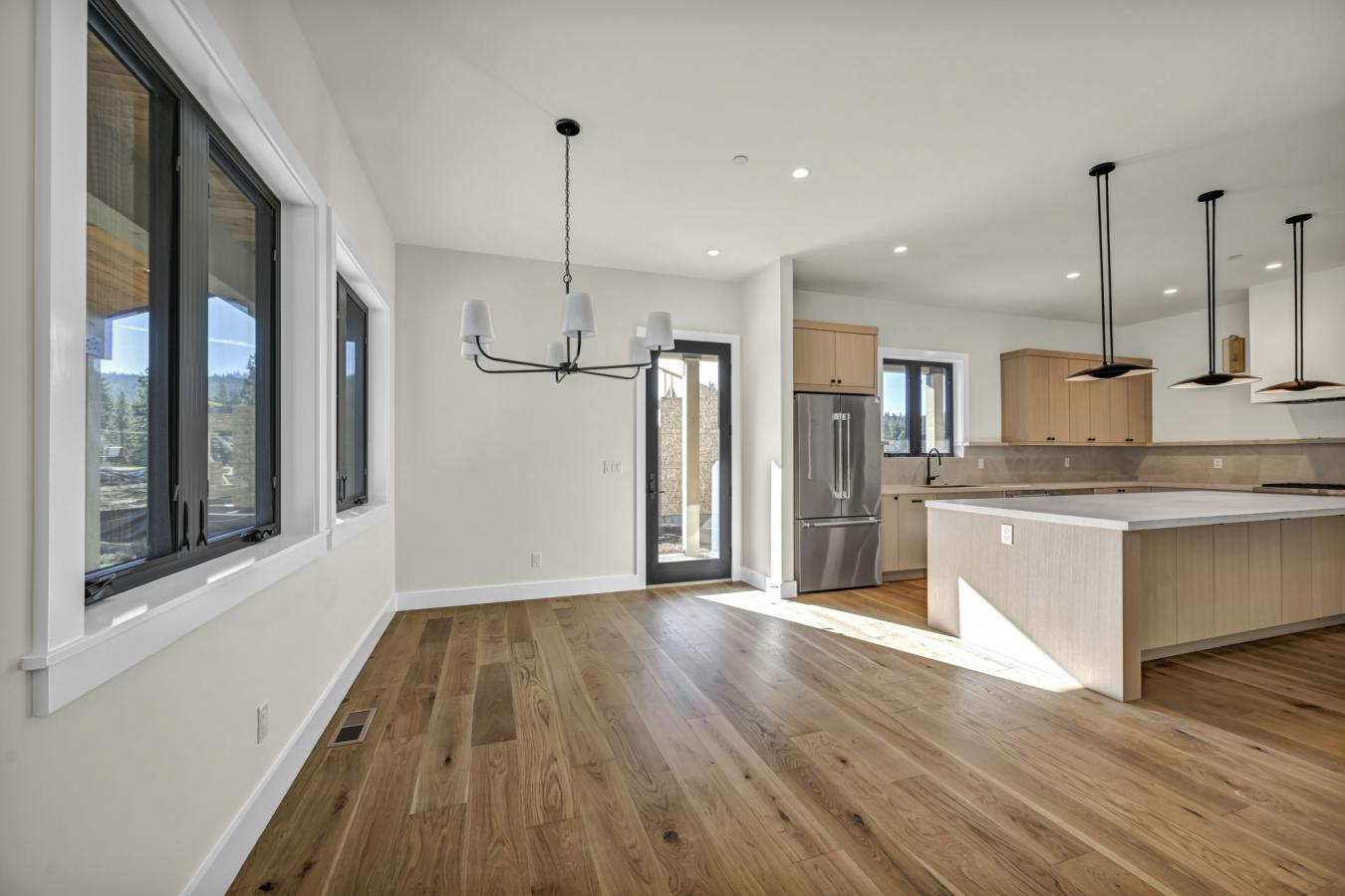 Truckee, California, 96161, United States, 4 Bedrooms Bedrooms, ,4 BathroomsBathrooms,Residential,For Sale,1797344