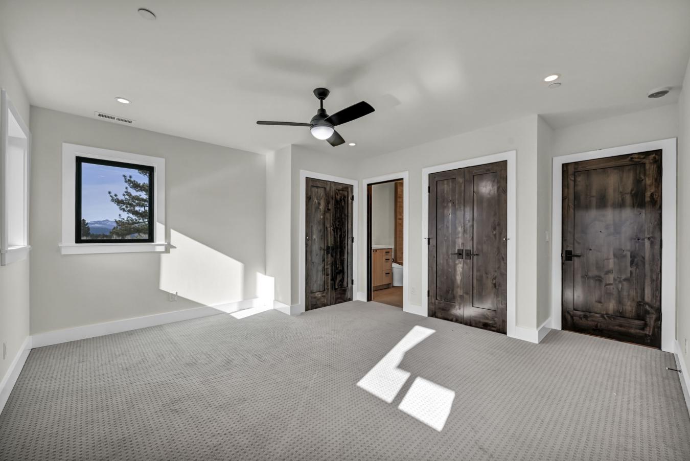 Truckee, California, 96161, United States, 4 Bedrooms Bedrooms, ,4 BathroomsBathrooms,Residential,For Sale,1797344