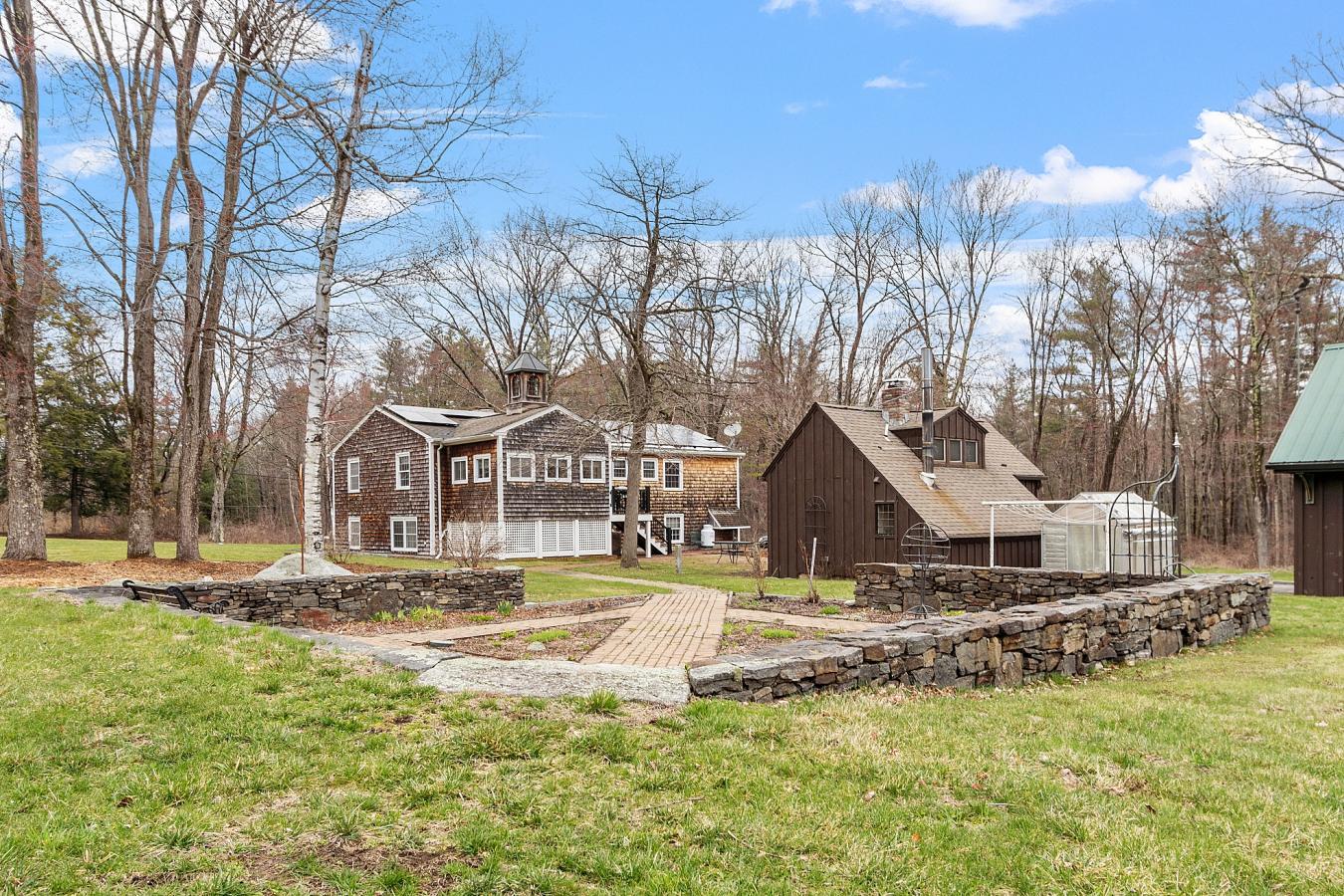Townsend, Massachusetts, 01469, United States, 4 Bedrooms Bedrooms, ,5 BathroomsBathrooms,Residential,For Sale,1790078