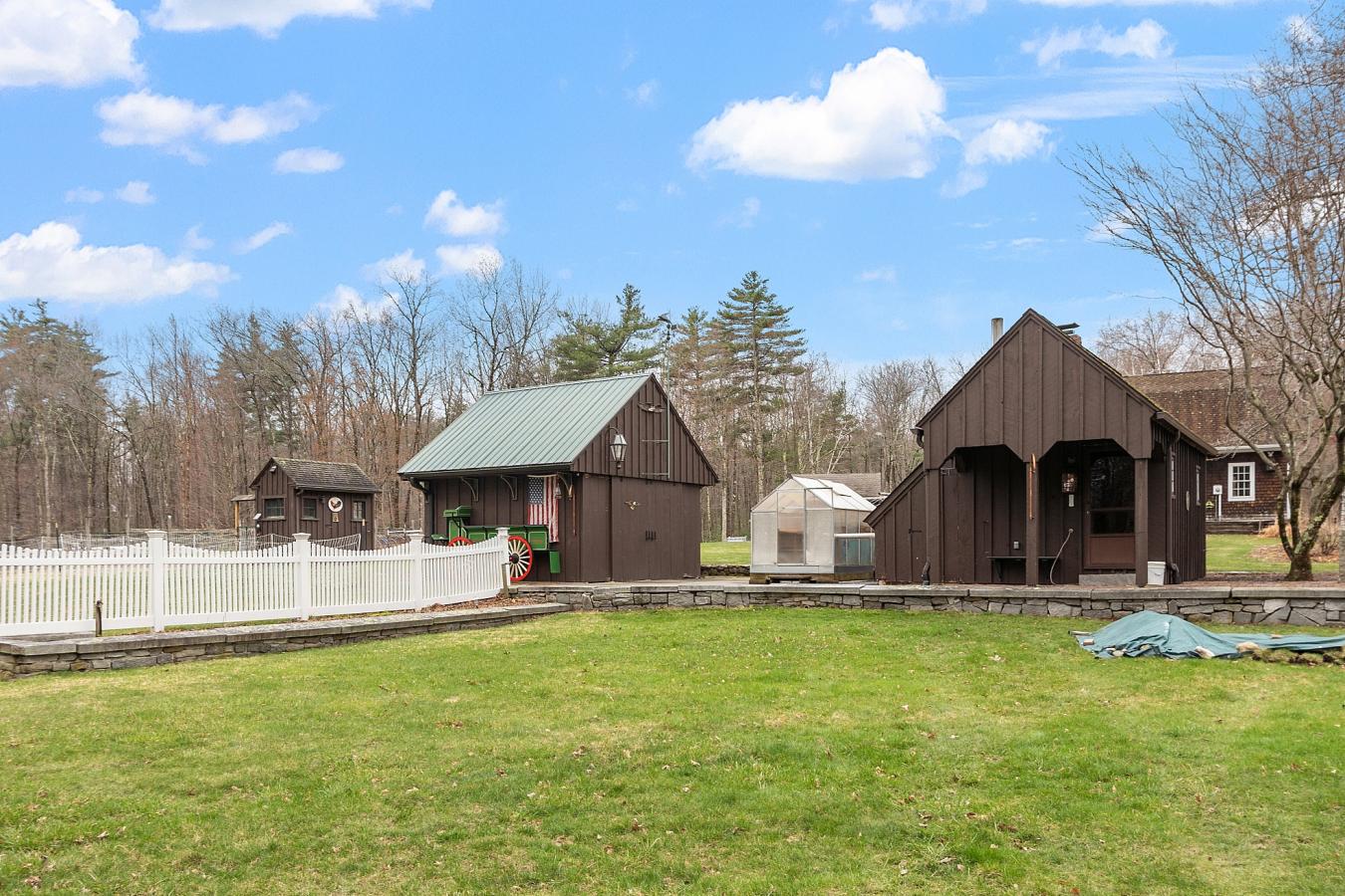 Townsend, Massachusetts, 01469, United States, 4 Bedrooms Bedrooms, ,5 BathroomsBathrooms,Residential,For Sale,1790078