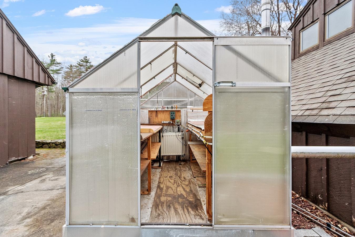 Townsend, Massachusetts, 01469, United States, 4 Bedrooms Bedrooms, ,5 BathroomsBathrooms,Residential,For Sale,1790078