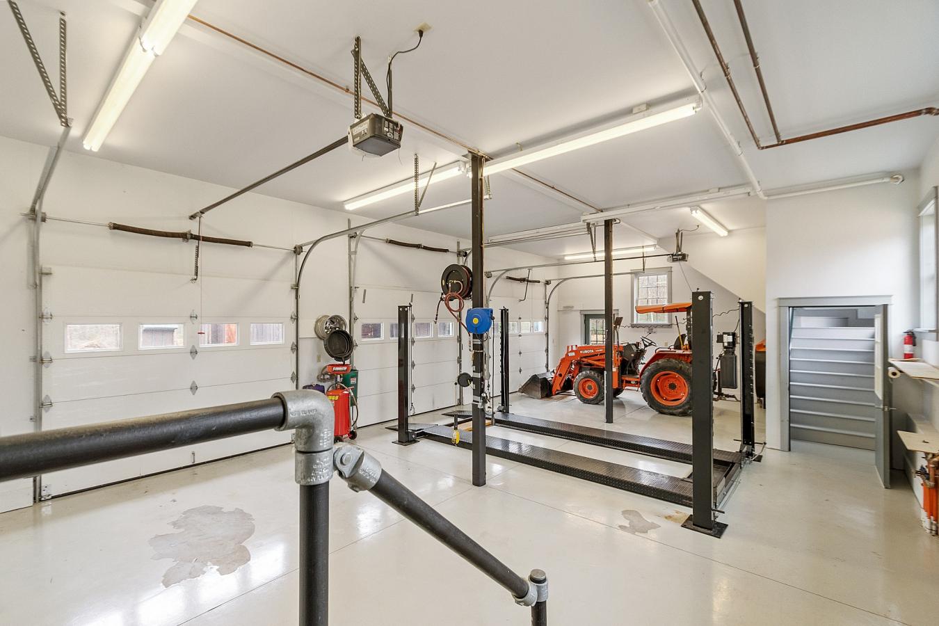 Townsend, Massachusetts, 01469, United States, 4 Bedrooms Bedrooms, ,5 BathroomsBathrooms,Residential,For Sale,1790078