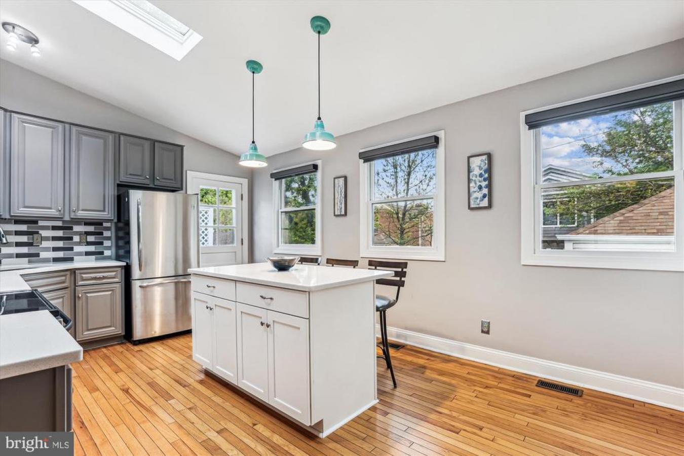 Arlington, Virginia, 22207, United States, 4 Bedrooms Bedrooms, ,2 BathroomsBathrooms,Residential,For Sale,1797339