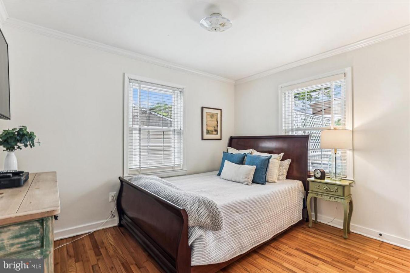Arlington, Virginia, 22207, United States, 4 Bedrooms Bedrooms, ,2 BathroomsBathrooms,Residential,For Sale,1797339