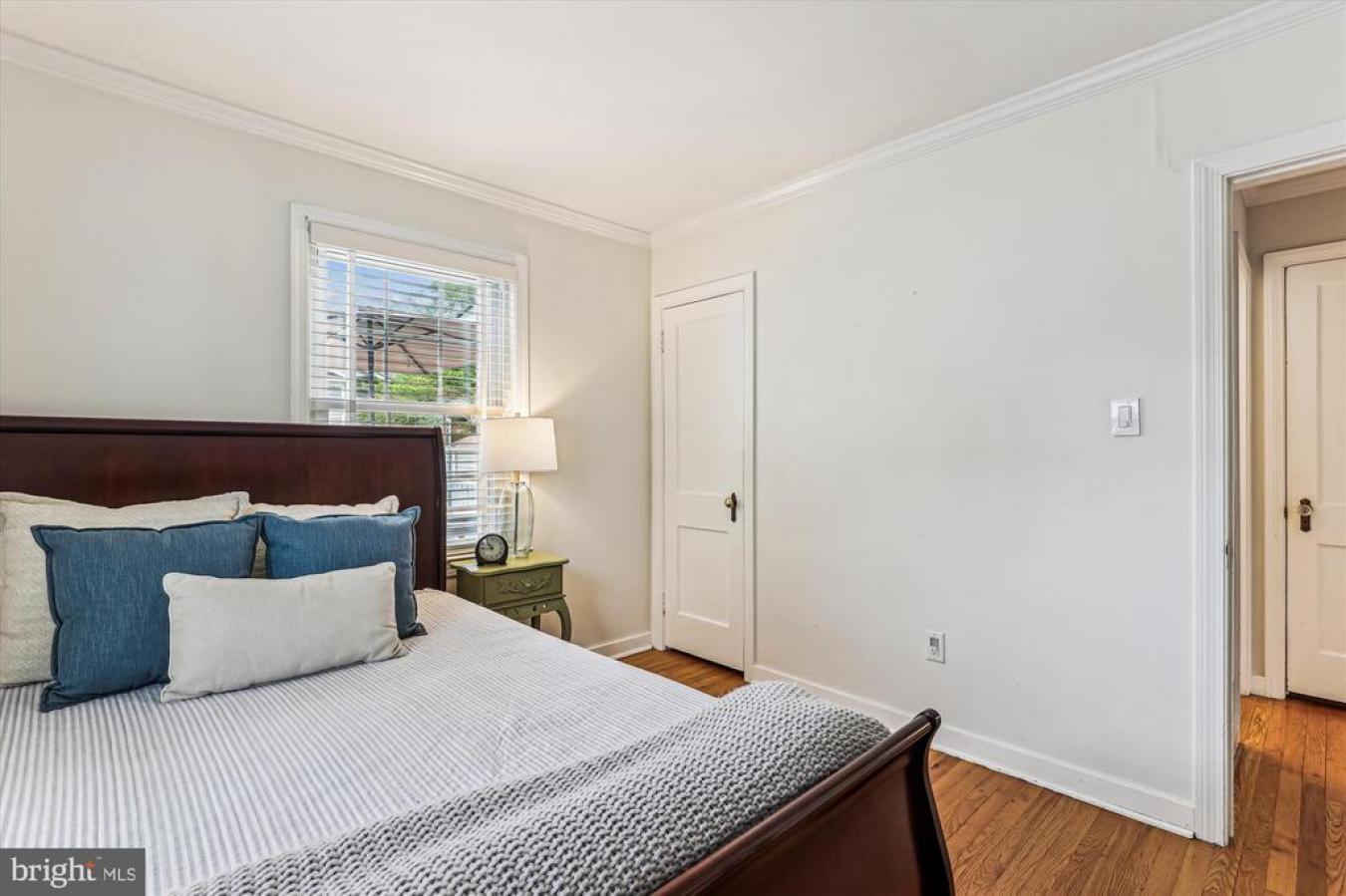 Arlington, Virginia, 22207, United States, 4 Bedrooms Bedrooms, ,2 BathroomsBathrooms,Residential,For Sale,1797339