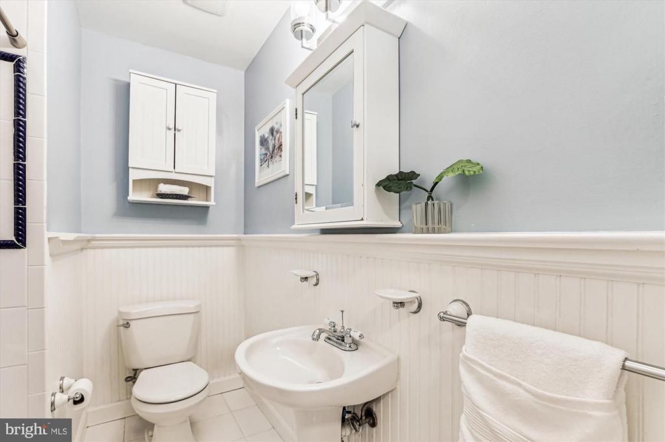 Arlington, Virginia, 22207, United States, 4 Bedrooms Bedrooms, ,2 BathroomsBathrooms,Residential,For Sale,1797339