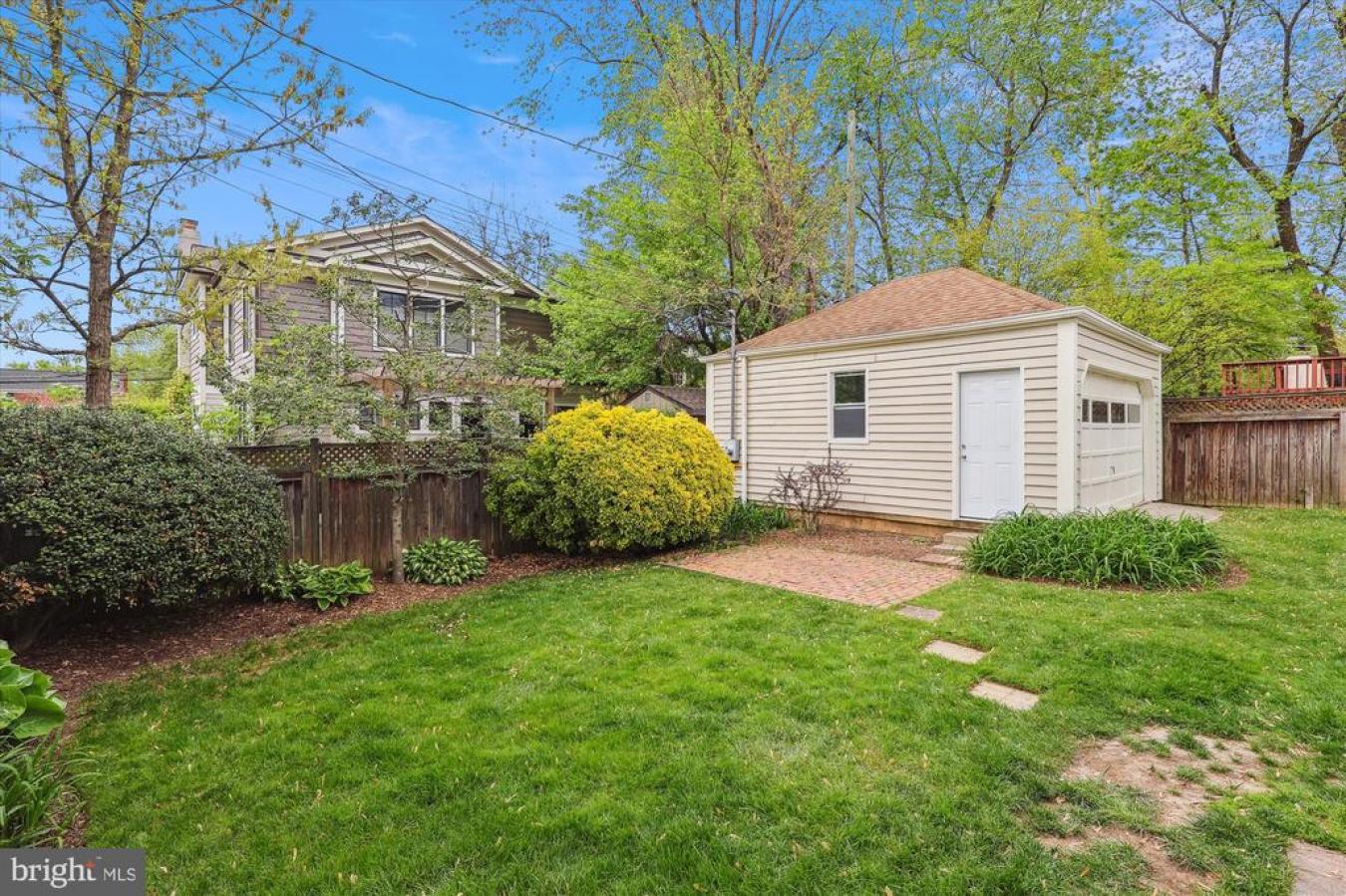 Arlington, Virginia, 22207, United States, 4 Bedrooms Bedrooms, ,2 BathroomsBathrooms,Residential,For Sale,1797339