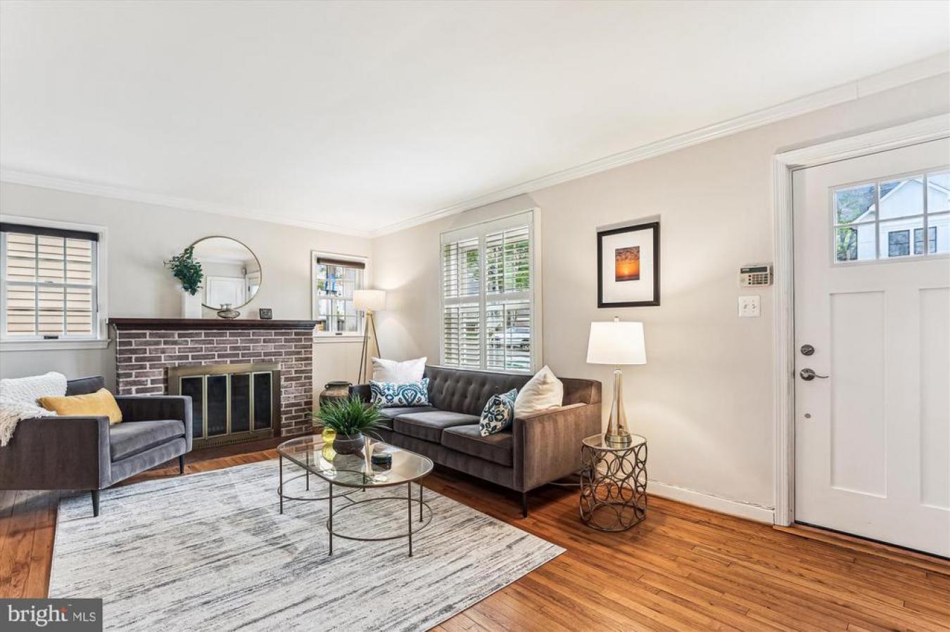 Arlington, Virginia, 22207, United States, 4 Bedrooms Bedrooms, ,2 BathroomsBathrooms,Residential,For Sale,1797339