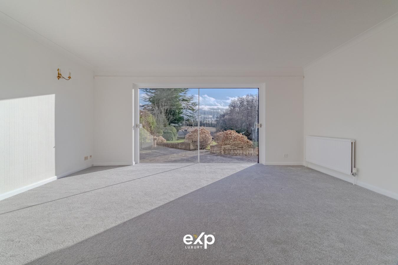 Hagley, DY9 0HY, United Kingdom, 5 Bedrooms Bedrooms, ,2 BathroomsBathrooms,Residential,For Sale,1909781