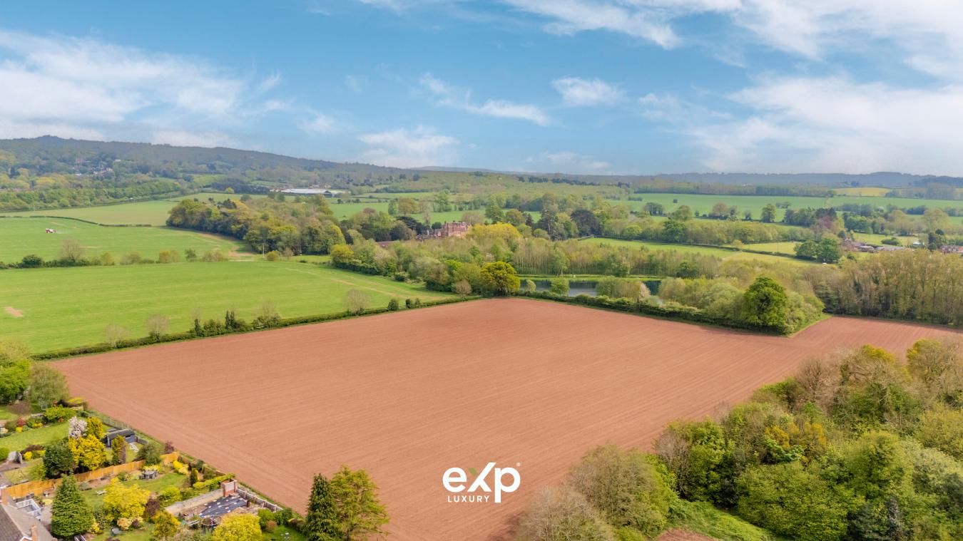 Hagley, DY9 0HY, United Kingdom, 5 Bedrooms Bedrooms, ,2 BathroomsBathrooms,Residential,For Sale,1909781