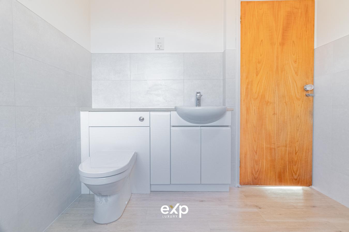 Hagley, DY9 0HY, United Kingdom, 5 Bedrooms Bedrooms, ,2 BathroomsBathrooms,Residential,For Sale,1909781