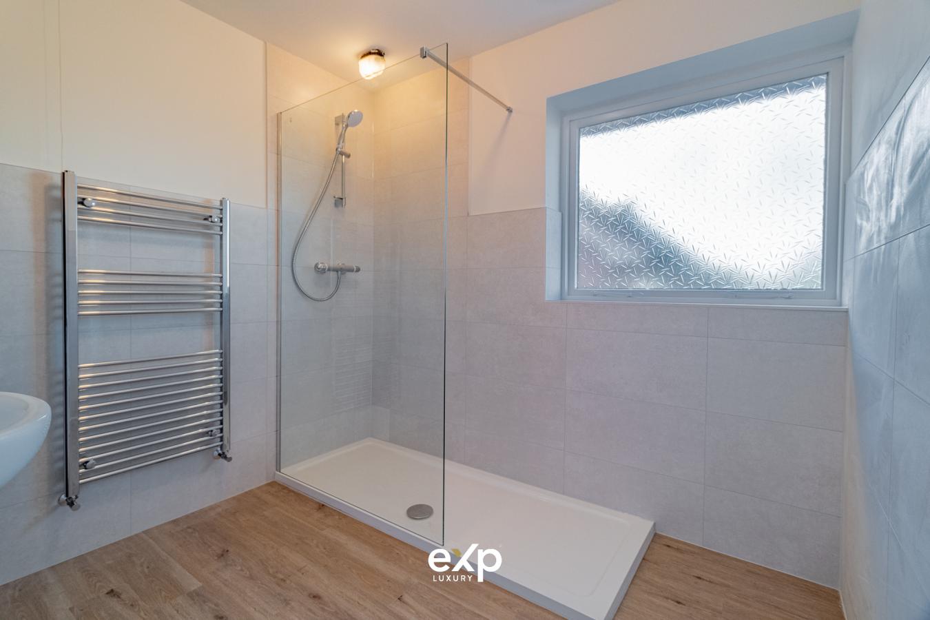 Hagley, DY9 0HY, United Kingdom, 5 Bedrooms Bedrooms, ,2 BathroomsBathrooms,Residential,For Sale,1909781