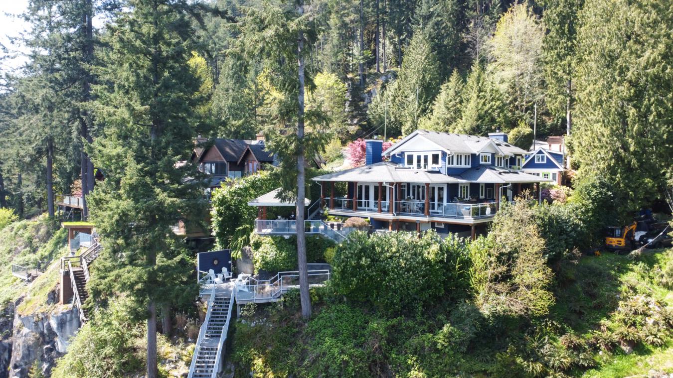 North Vancouver, BC, V7G2T6, Canada, 5 Bedrooms Bedrooms, ,3 BathroomsBathrooms,Residential,For Sale,1797319