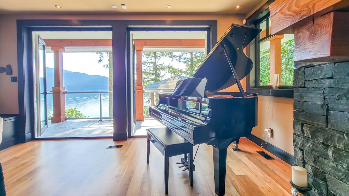 North Vancouver, BC, V7G2T6, Canada, 5 Bedrooms Bedrooms, ,3 BathroomsBathrooms,Residential,For Sale,1797319