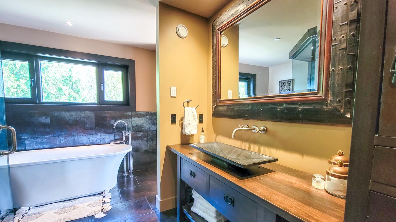 North Vancouver, BC, V7G2T6, Canada, 5 Bedrooms Bedrooms, ,3 BathroomsBathrooms,Residential,For Sale,1797319