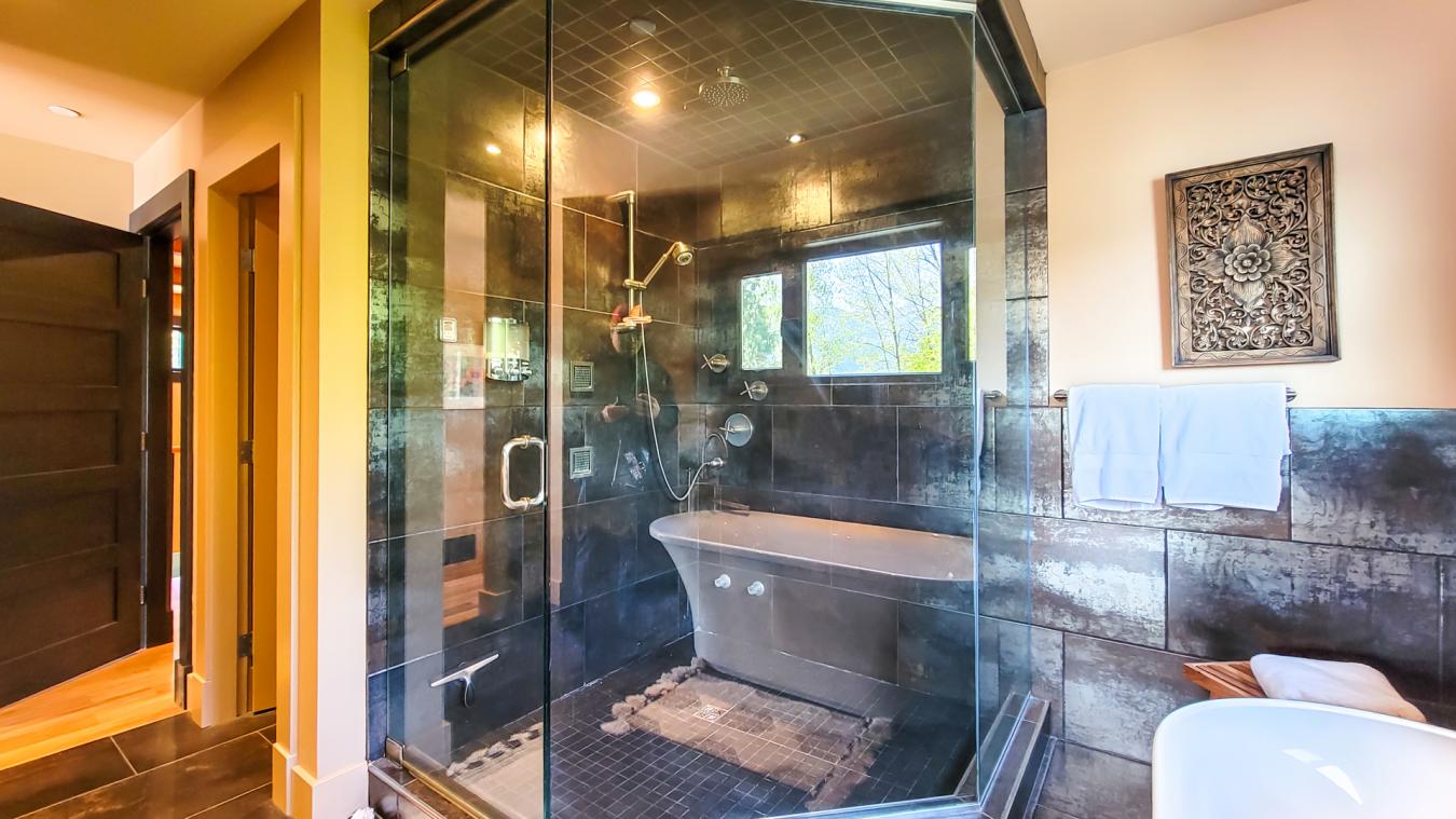 North Vancouver, BC, V7G2T6, Canada, 5 Bedrooms Bedrooms, ,3 BathroomsBathrooms,Residential,For Sale,1797319