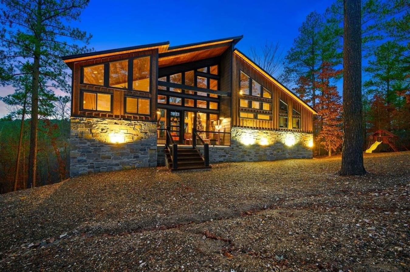 Broken Bow, Oklahoma, 74728, United States, 5 Bedrooms Bedrooms, ,6 BathroomsBathrooms,Residential,For Sale,1797315