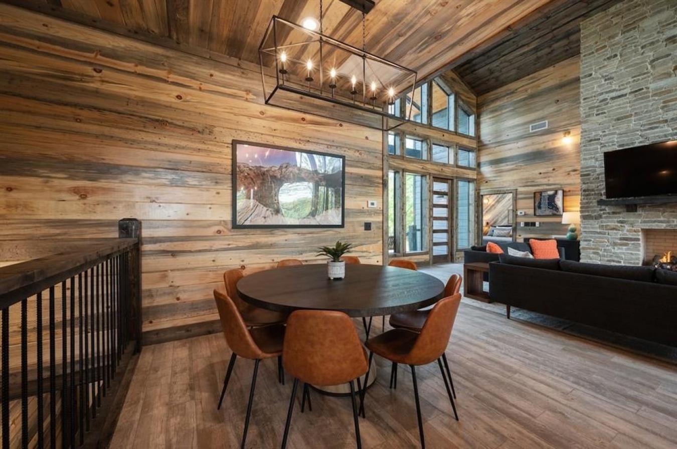 Broken Bow, Oklahoma, 74728, United States, 5 Bedrooms Bedrooms, ,6 BathroomsBathrooms,Residential,For Sale,1797315