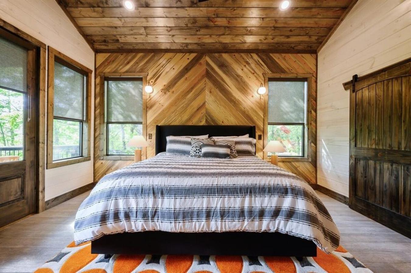 Broken Bow, Oklahoma, 74728, United States, 5 Bedrooms Bedrooms, ,6 BathroomsBathrooms,Residential,For Sale,1797315